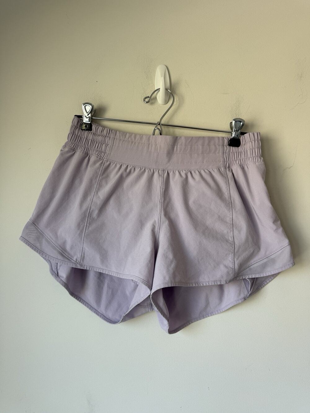 Lululemon Hotty Hot High-Rise Lined Short 2.5” inseam Size 10 Lilac Lined
